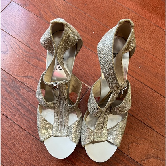 Michael Kors used shoes…
Michael Kors Berkley t strap glitter silver size 10